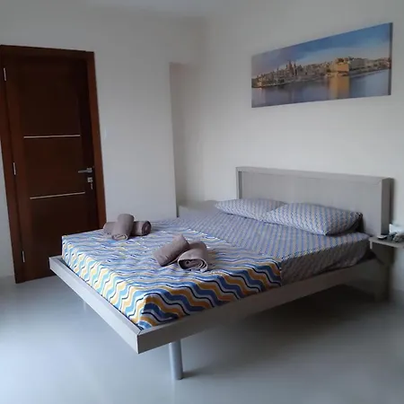 Qawra Beach Apartment